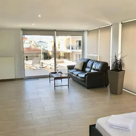 Bright Floor Studio-apartment In Kalamaki * Athens